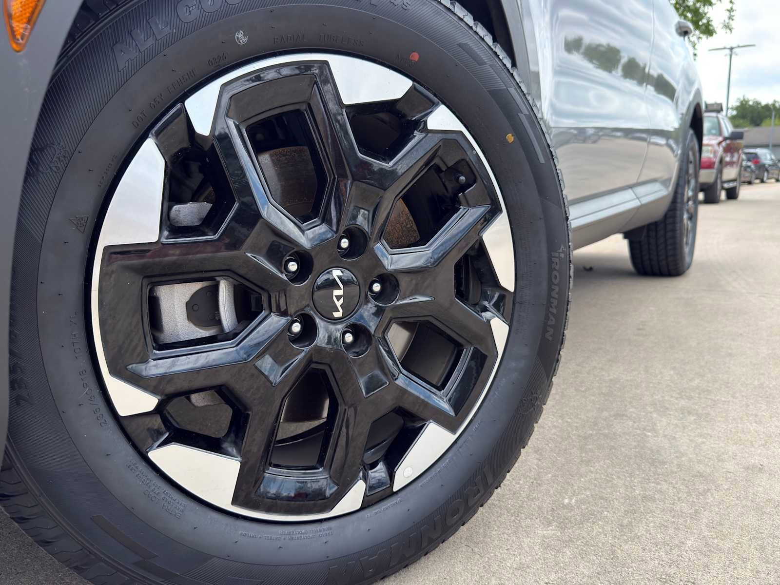 Certified 2024 Kia Sorento S w/ Panoramic Sunroof Package AWD/4WD image 3