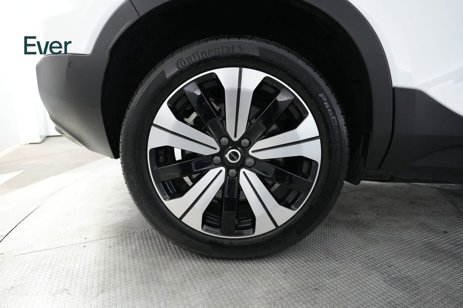 Used 2023 Volvo XC40 Recharge Plus w/ Protection Package Premier AWD/4WD image 22