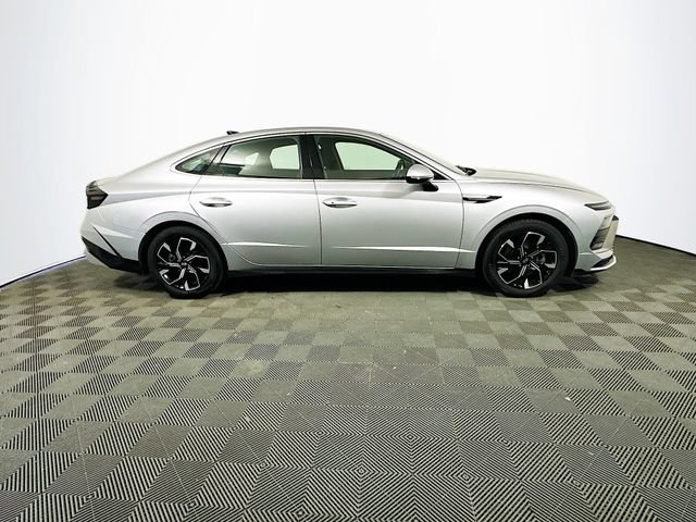 Used 2025 Hyundai Sonata SEL FWD image 9
