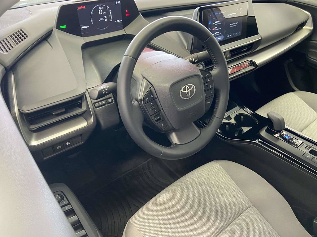 Used 2025 Toyota Prius LE FWD image 13