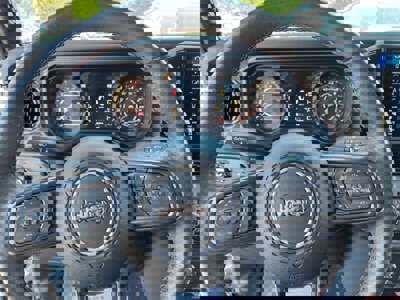 Used 2024 Jeep Gladiator Mojave w/ Technology Group image 25