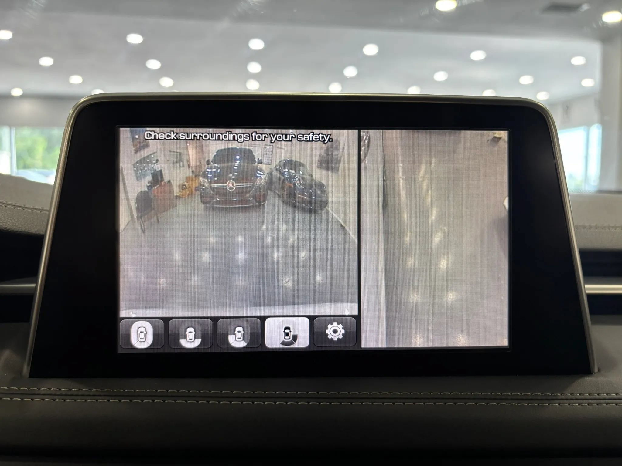 Used 2020 Genesis G70 2.0T w/ Prestige Package RWD image 38