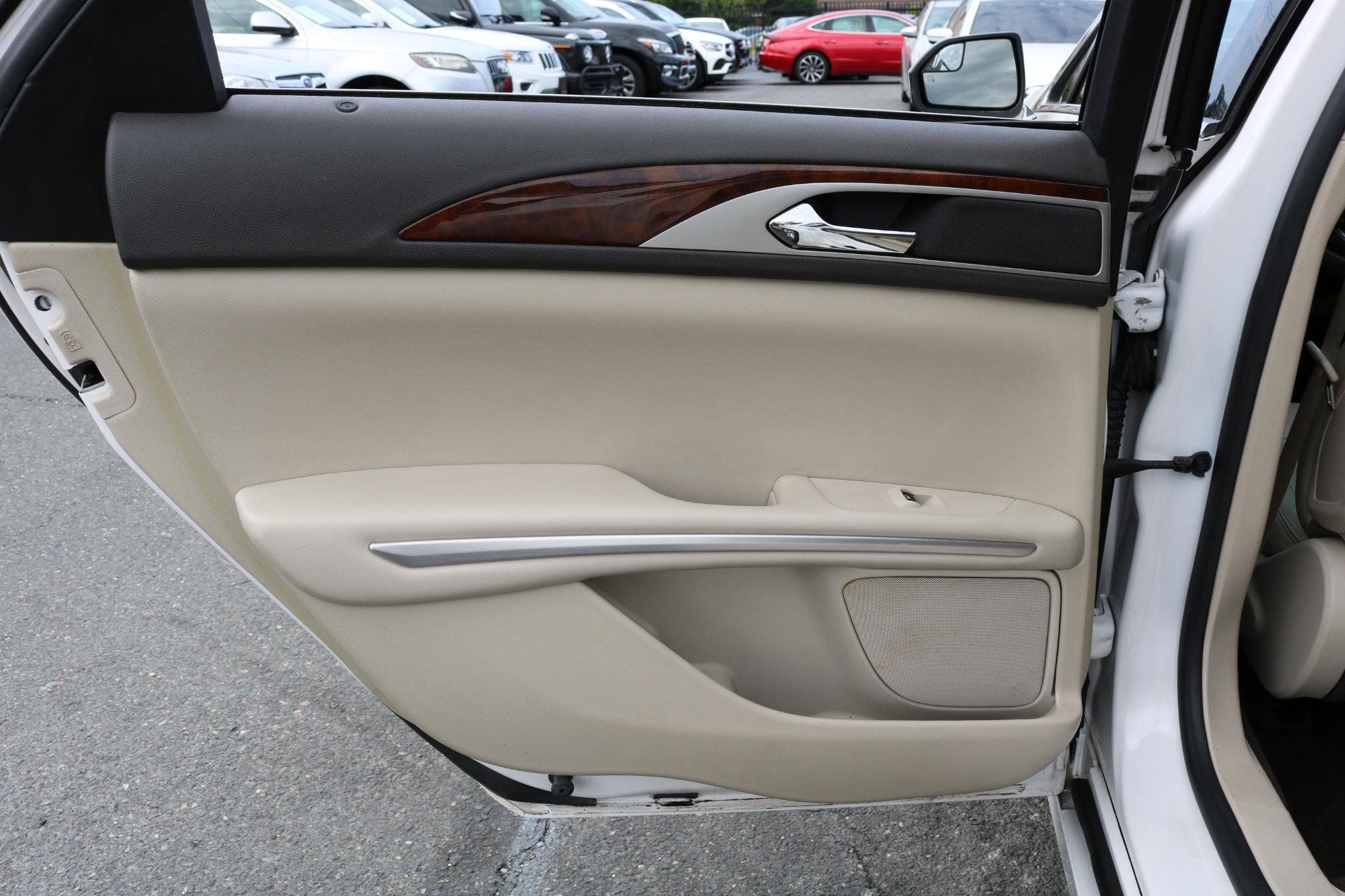 Used 2016 Lincoln MKZ image 30