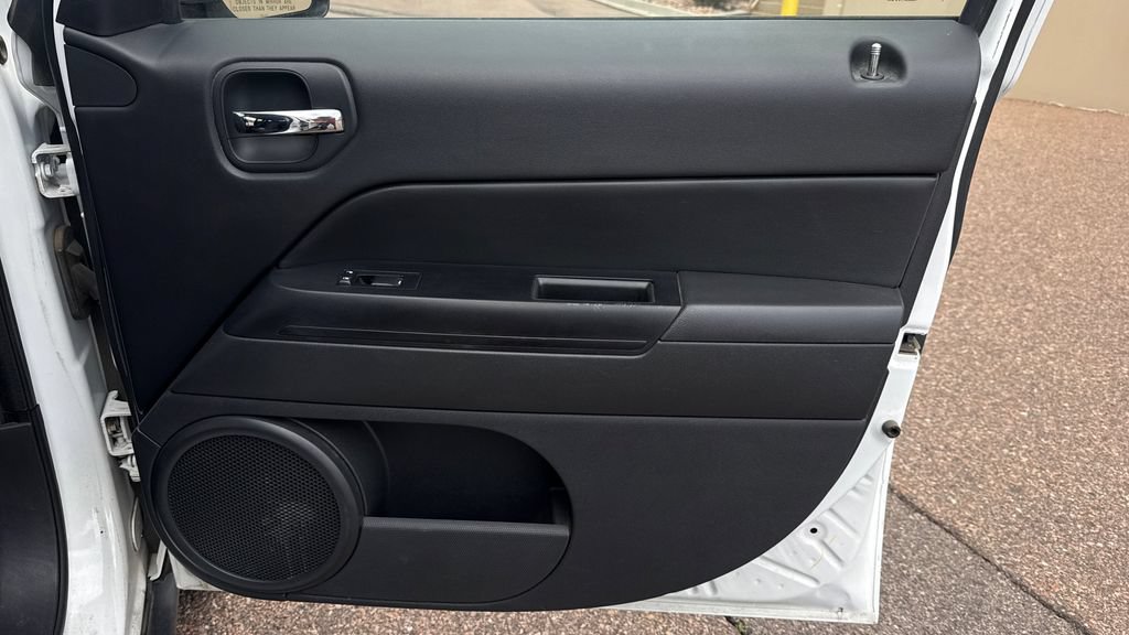 Used 2015 Jeep Patriot Latitude AWD/4WD image 24