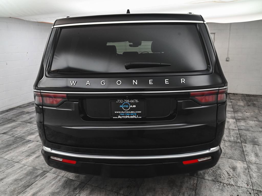 Used 2025 Jeep Wagoneer 4WD image 5