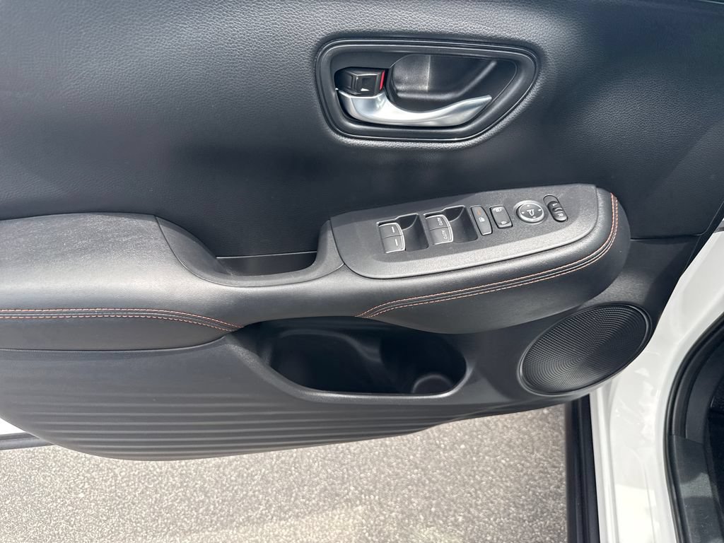 Certified 2025 Honda HR-V Sport image 9