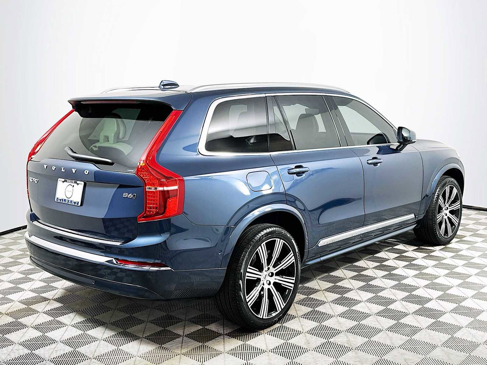Used 2025 Volvo XC90 B6 Plus w/ Protection Package Premier image 7