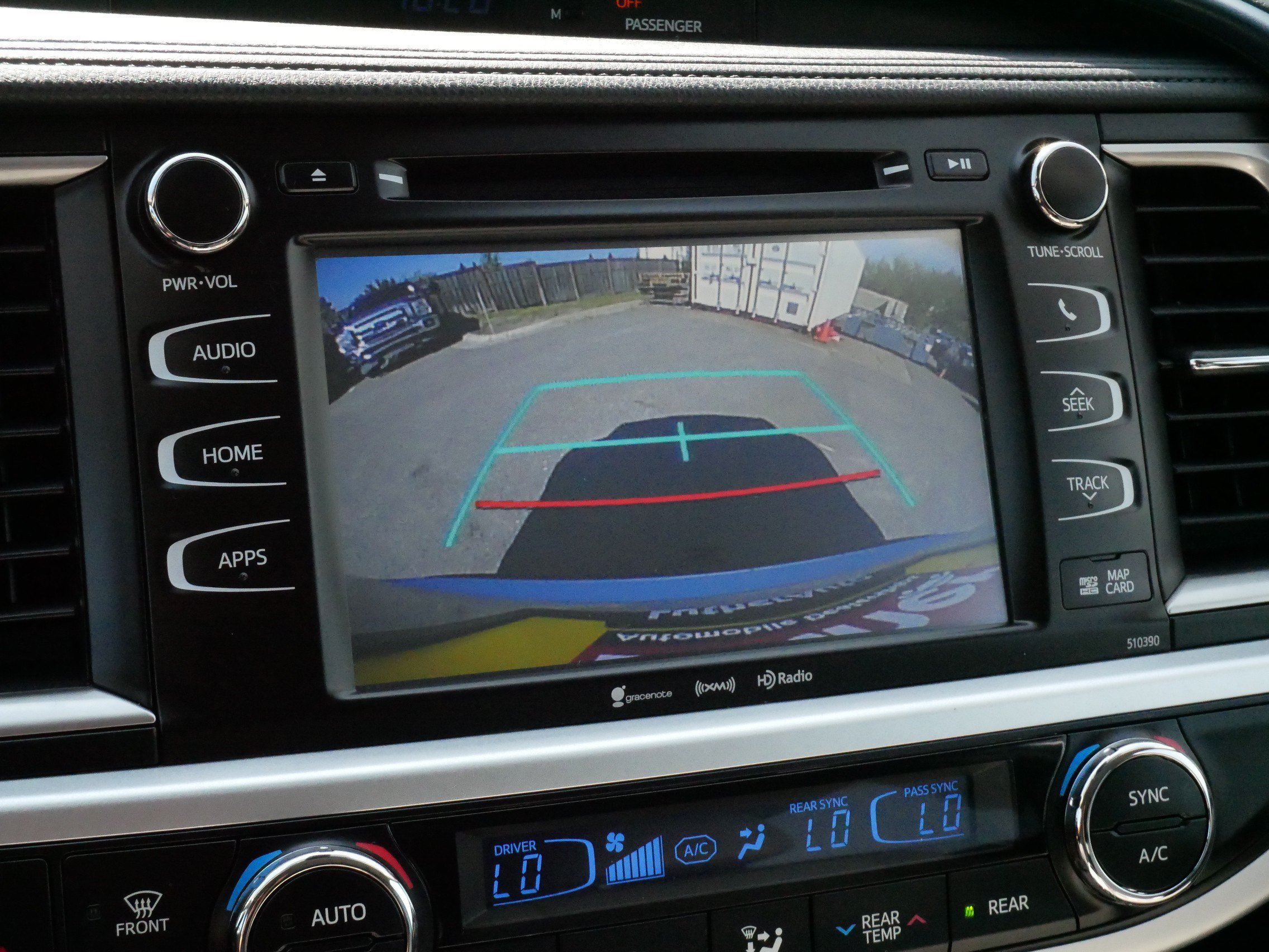 Used 2019 Toyota Highlander XLE AWD/4WD image 29
