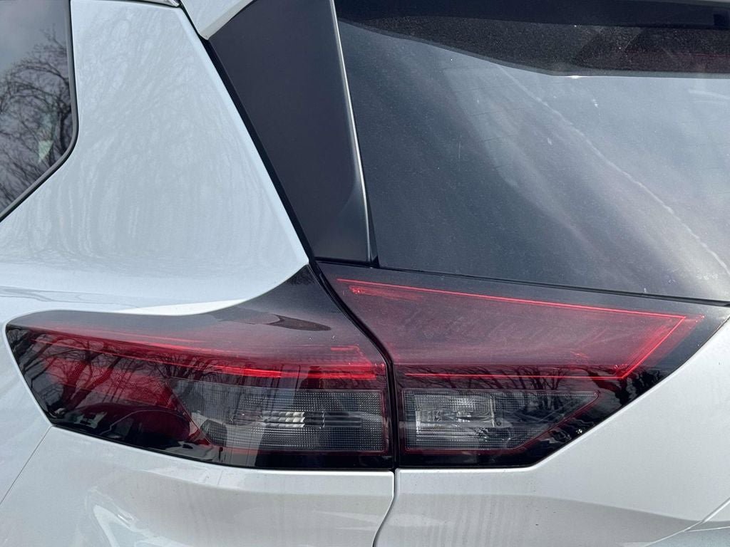 Certified 2025 Nissan Rogue SV image 7