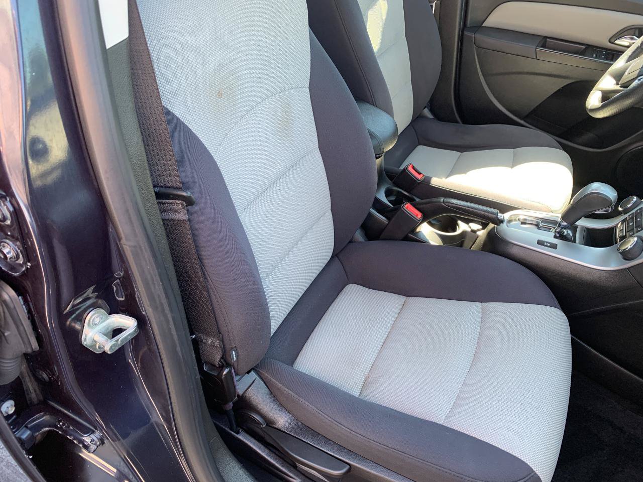 Used 2014 Chevrolet Cruze LS FWD image 28