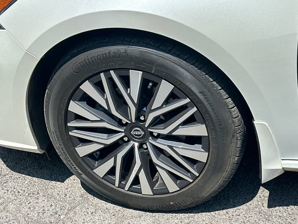 Used 2023 Nissan Altima 2.5 SV FWD image 12