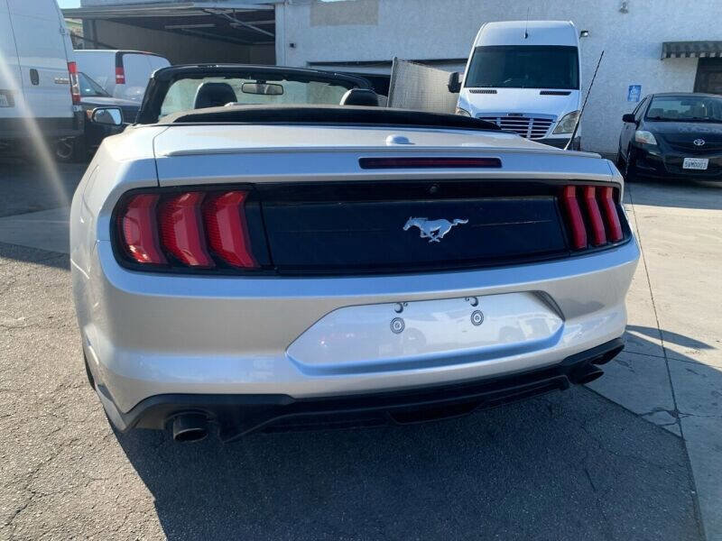 Used 2019 Ford Mustang Premium RWD image 4