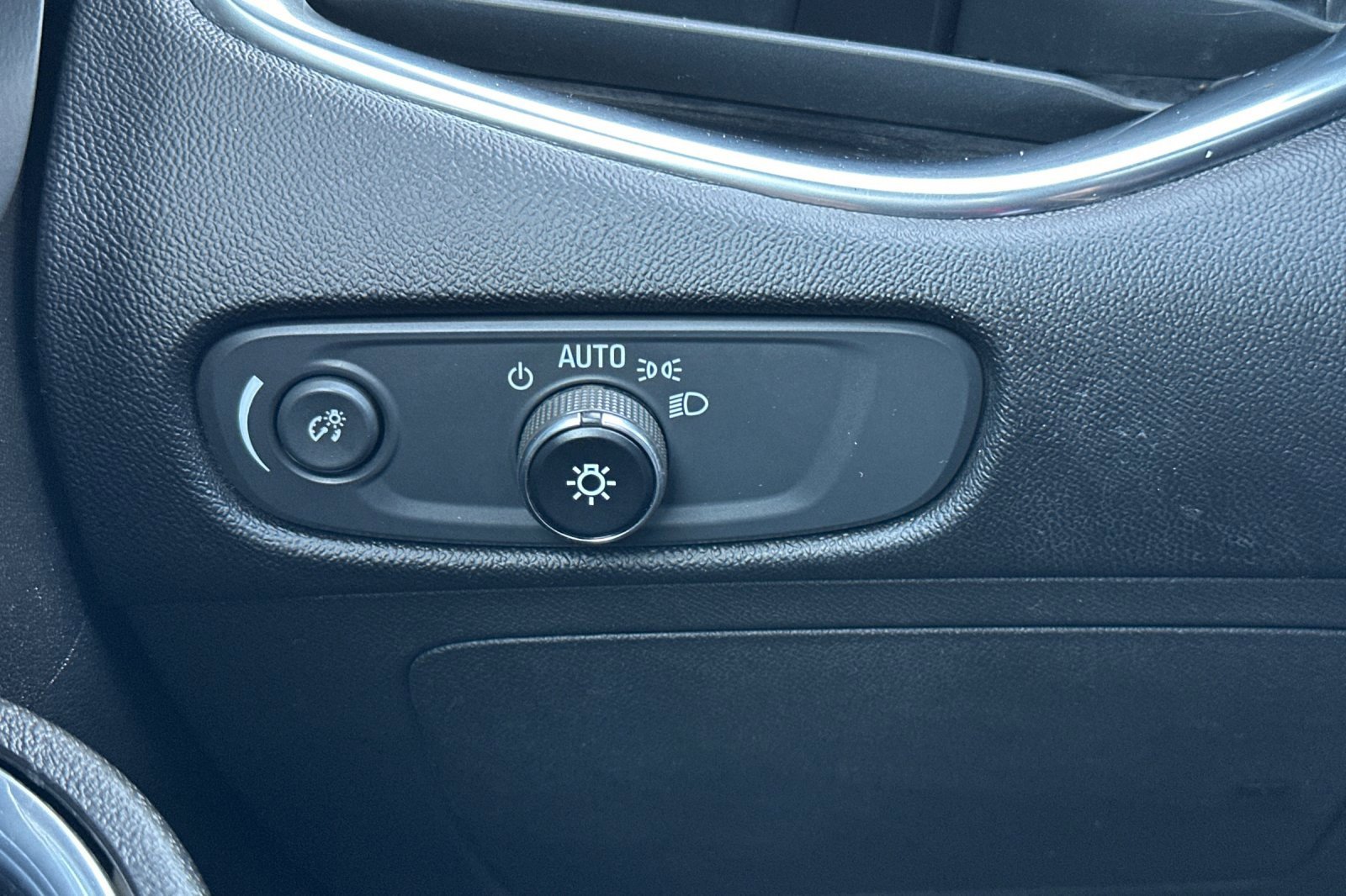 Used 2019 Chevrolet Malibu Hybrid w/ Leather Package image 29