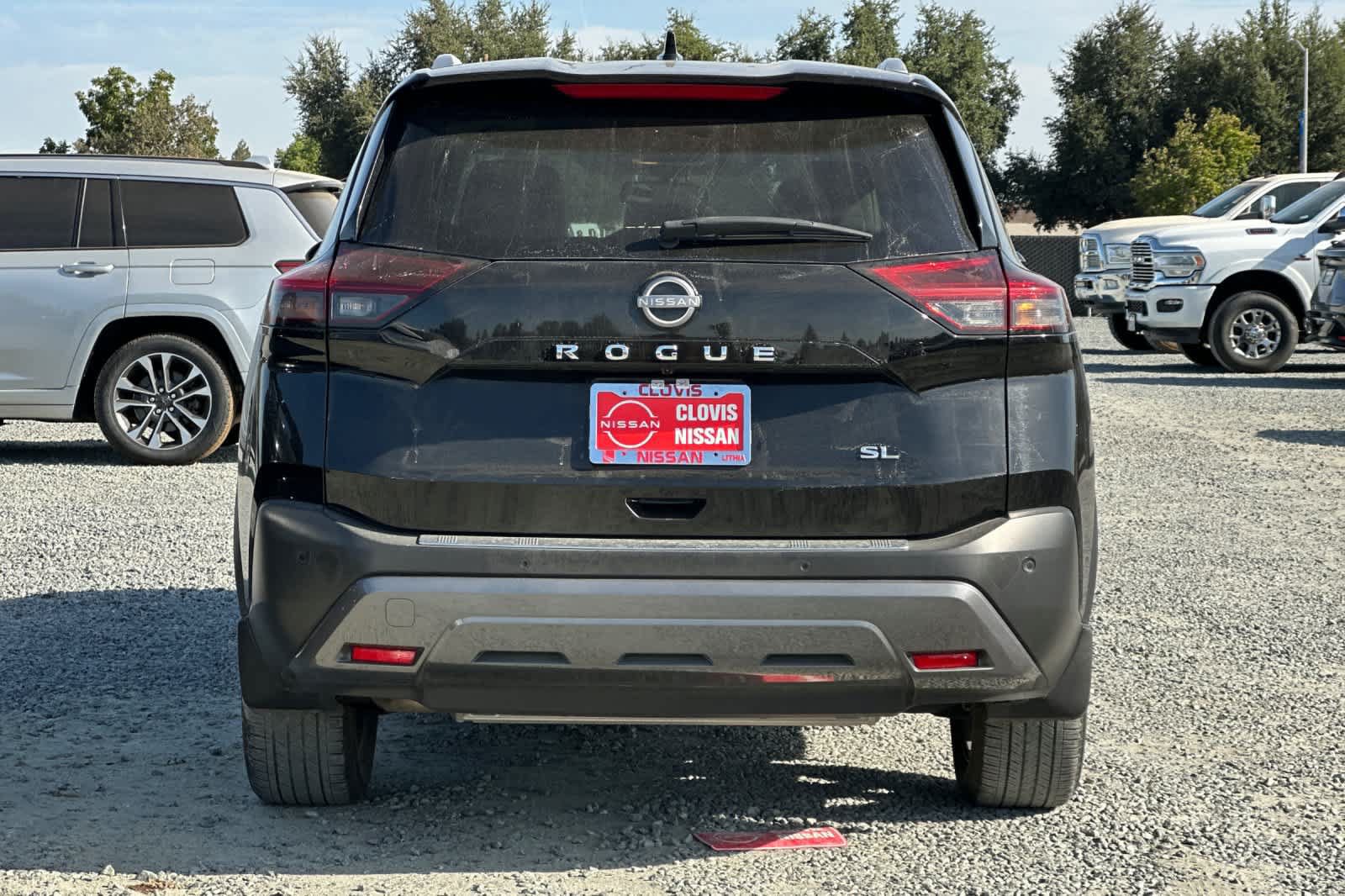 Used 2023 Nissan Rogue SL FWD image 2