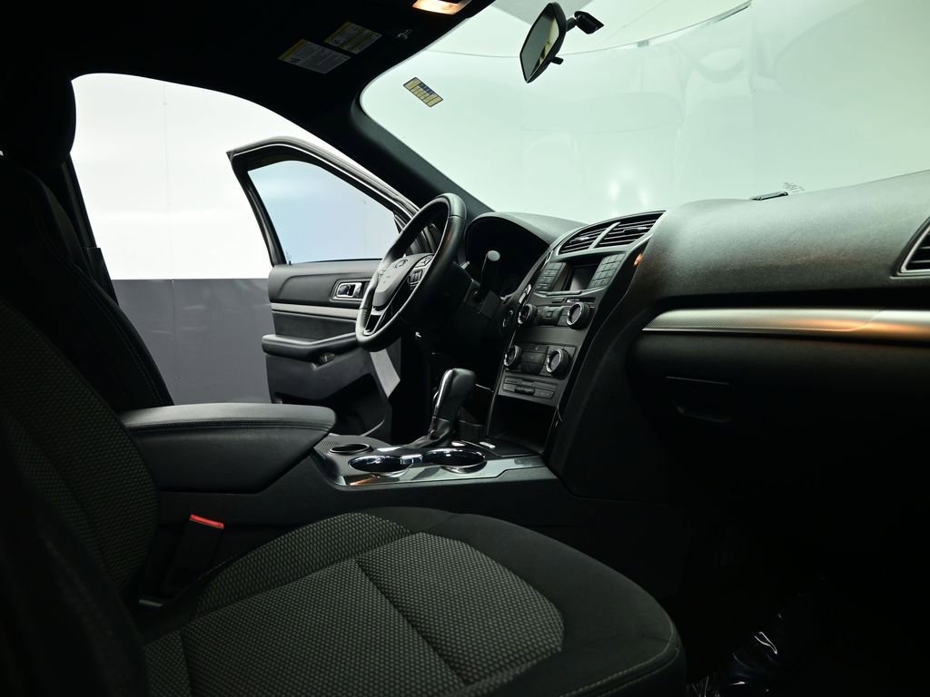 Used 2019 Ford Explorer XLT image 62