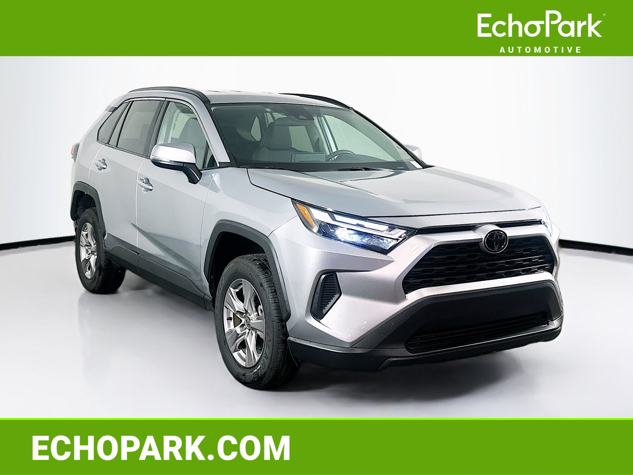 Used 2025 Toyota RAV4 XLE FWD image 1