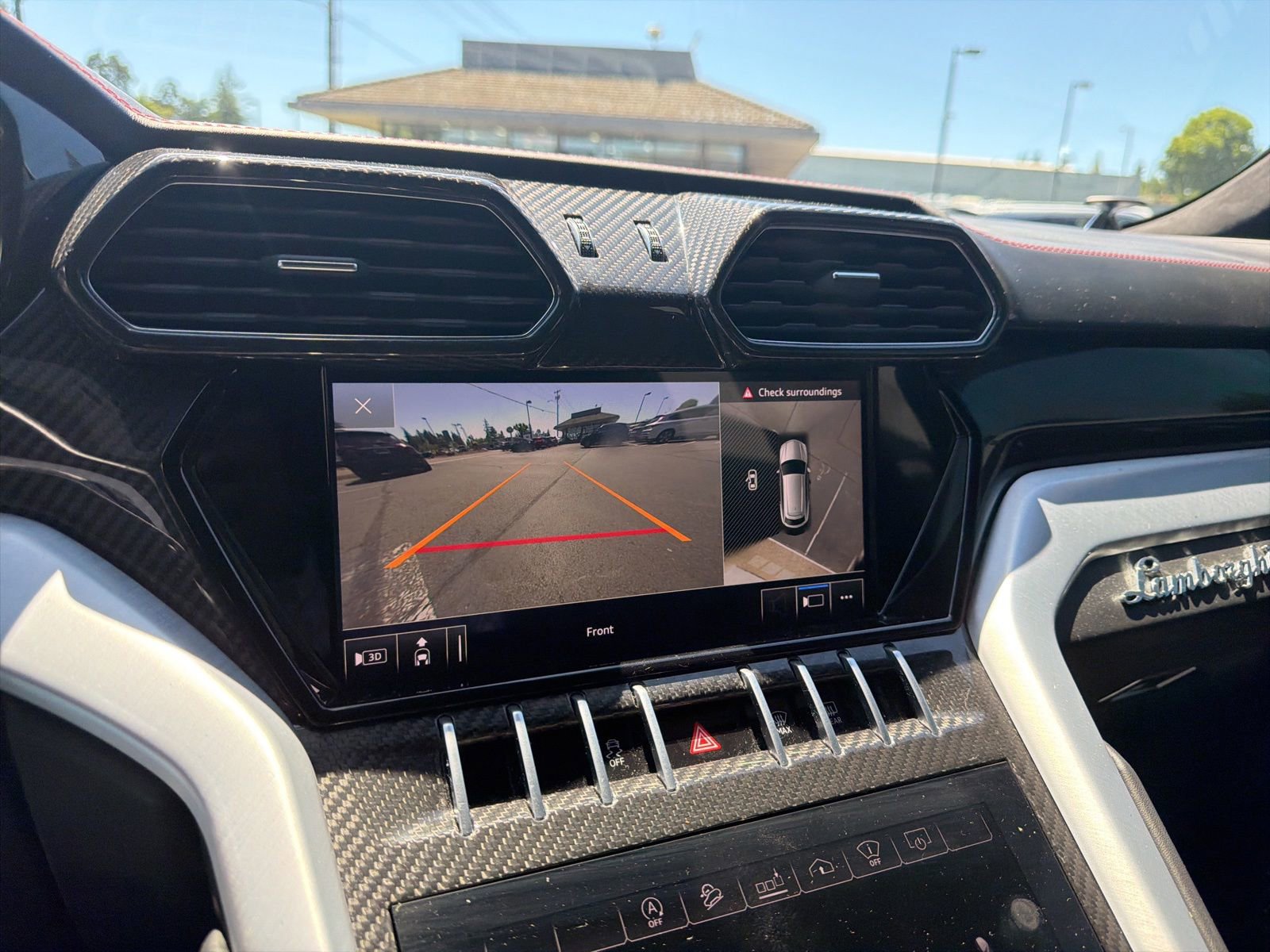 Used 2020 Lamborghini Urus AWD/4WD image 25