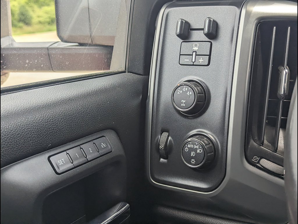 Used 2016 Chevrolet Silverado 2500 LTZ w/ Duramax Plus Package AWD/4WD image 28