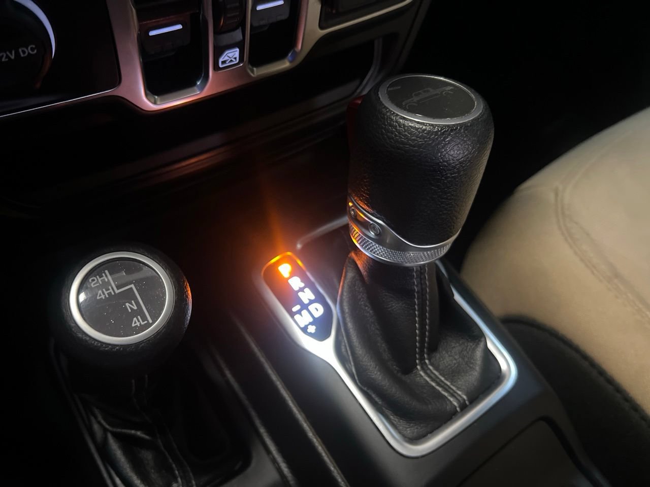 Used 2021 Jeep Gladiator Overland AWD/4WD image 38