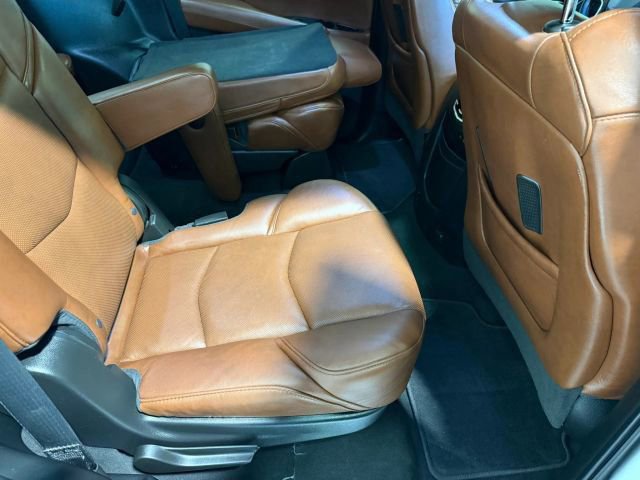Used 2018 Cadillac Escalade Premium Luxury AWD/4WD image 33