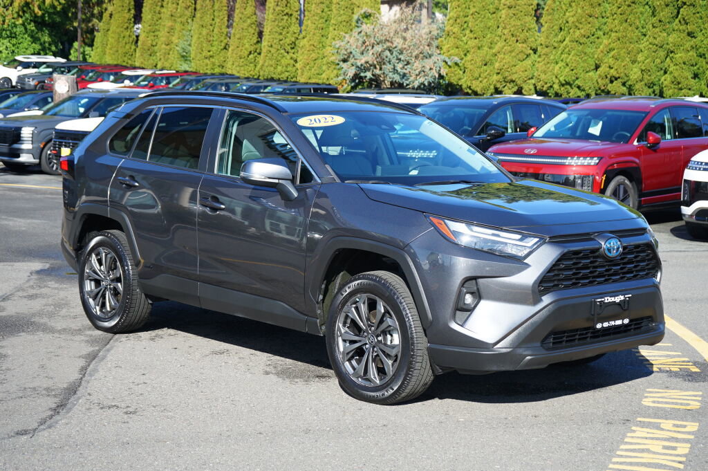 Used 2022 Toyota RAV4 XLE Premium image 4