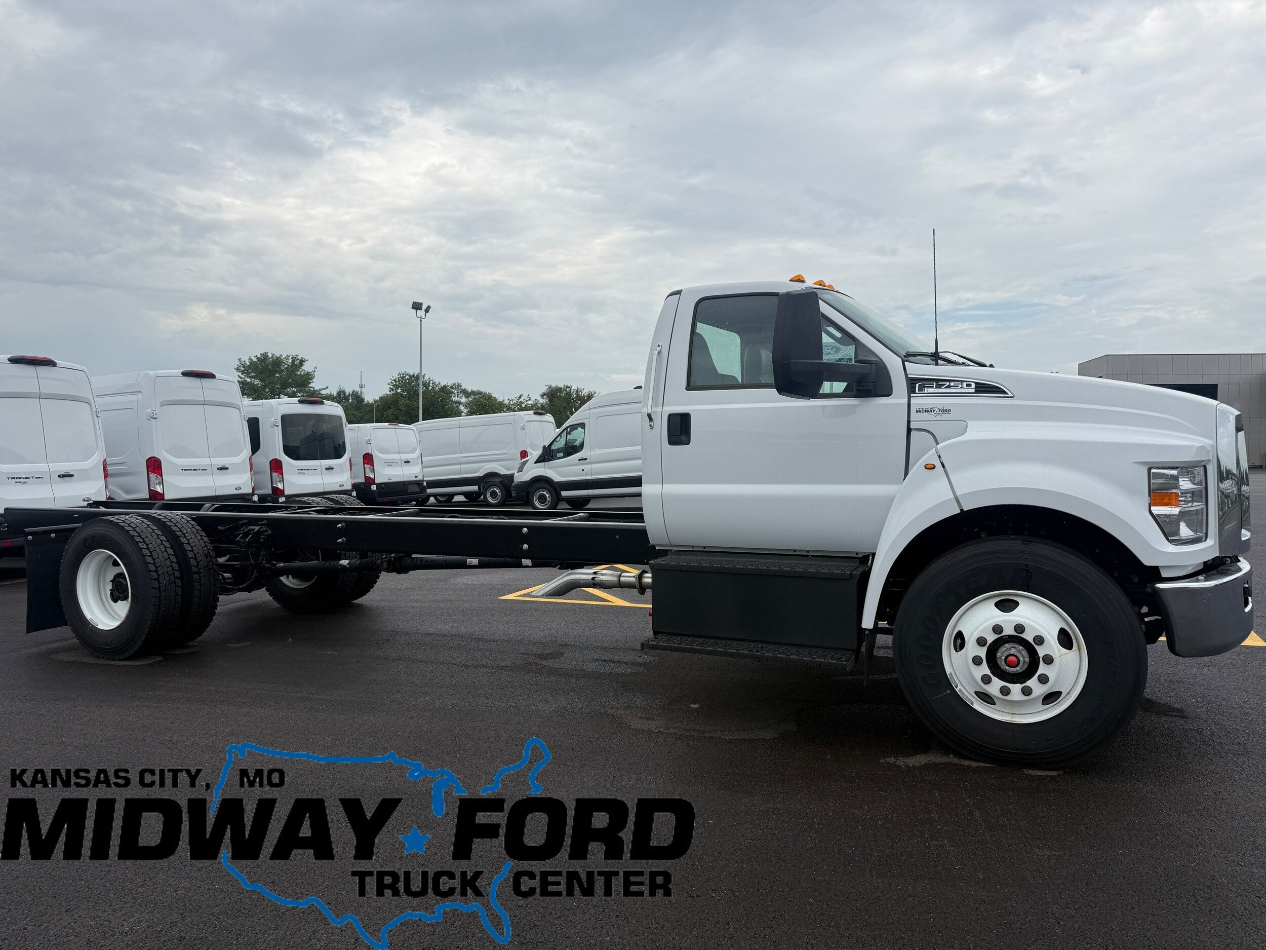 New 2027 Ford F750 2WD Regular Cab Super Duty image 1