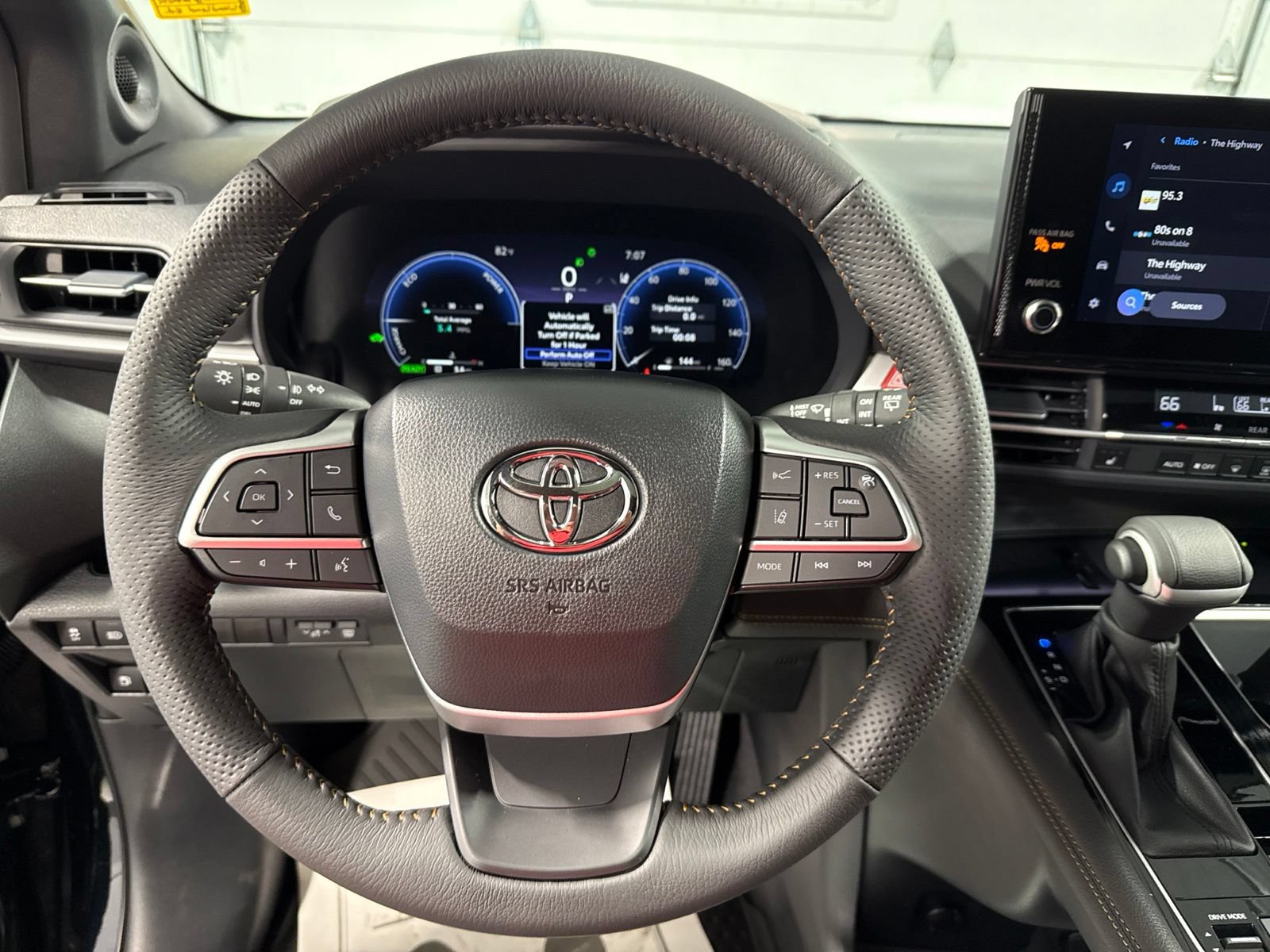 New 2026 Toyota Sienna XLE Woodland Edition AWD/4WD image 38