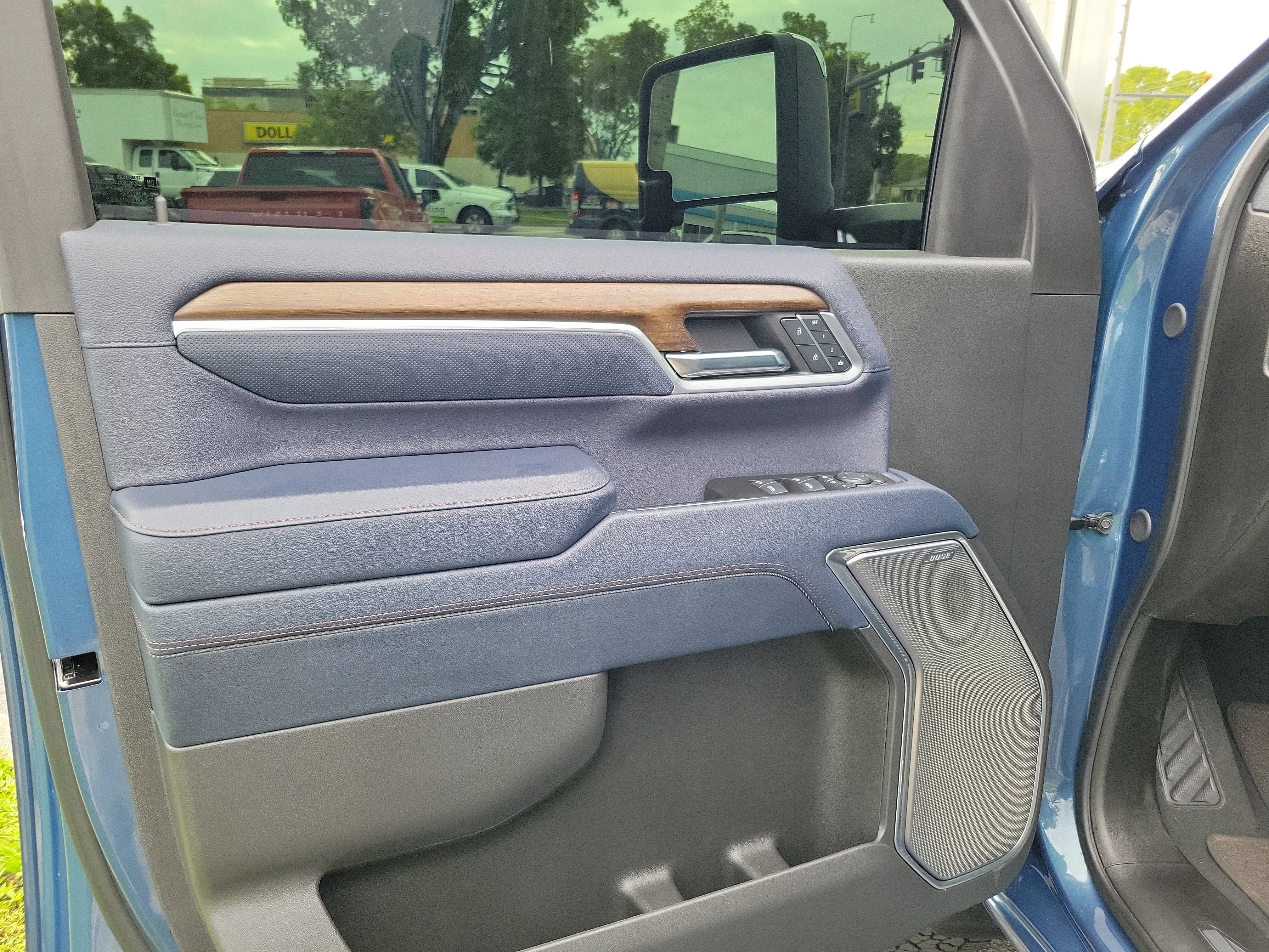 Used 2025 Chevrolet Silverado 3500 High Country w/ Technology Package image 17