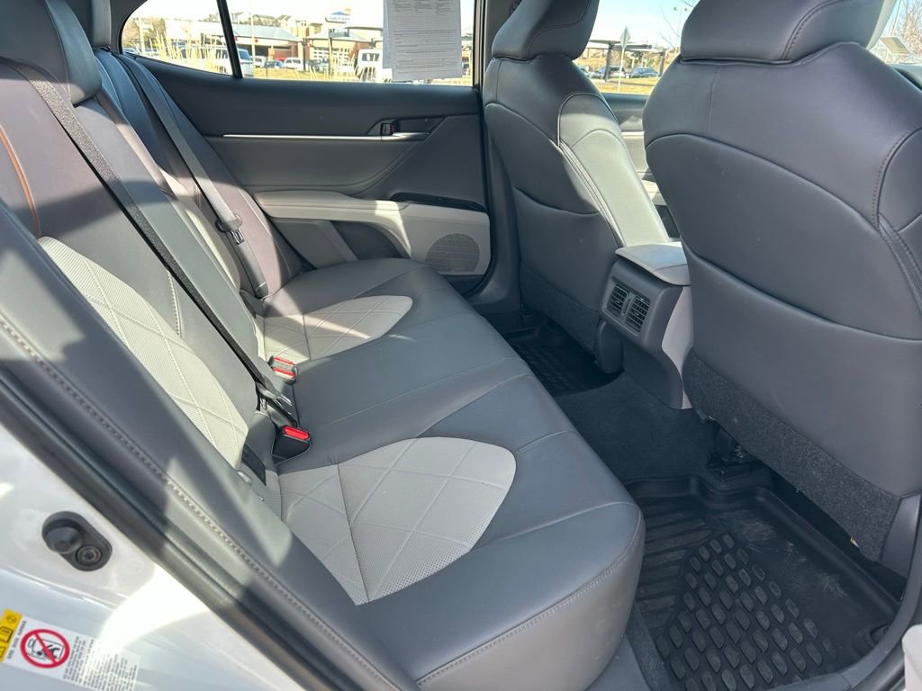 Used 2018 Toyota Camry XLE image 14