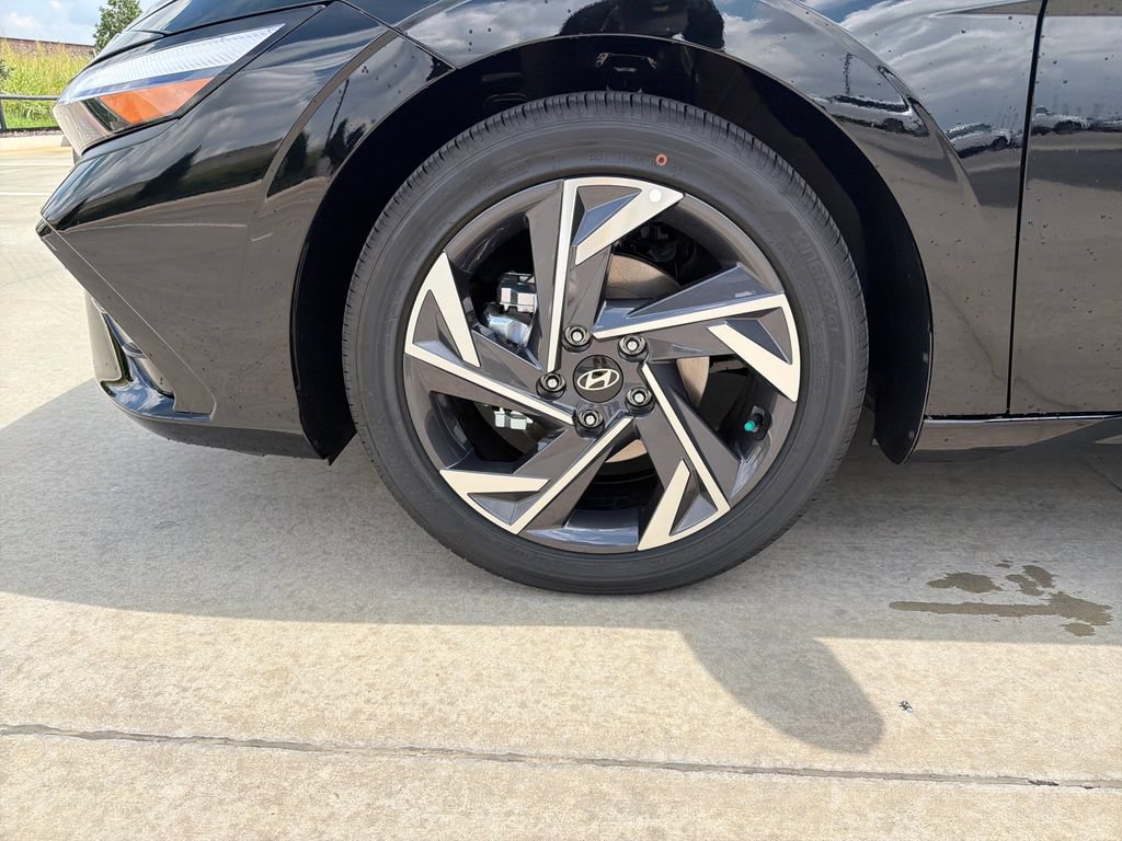 New 2026 Hyundai Elantra Limited FWD image 31