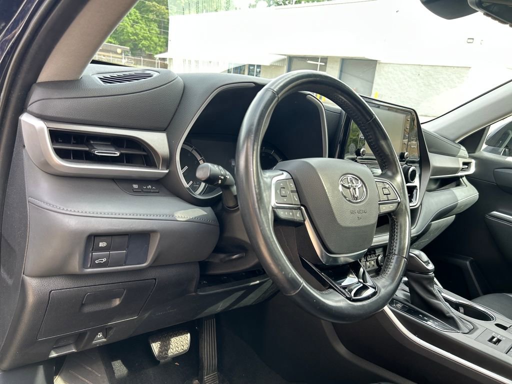 Used 2021 Toyota Highlander XLE image 10