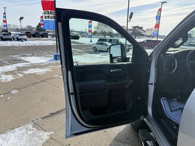 Used 2022 Chevrolet Silverado 2500 High Country w/ Safety Package II image 13