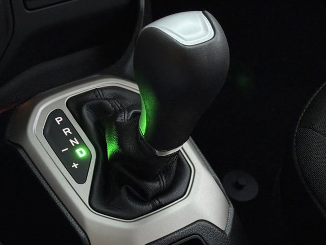 Used 2017 Jeep Renegade Latitude w/ Cold Weather Group image 23