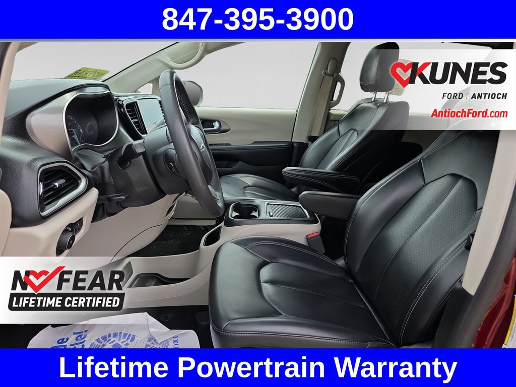 Used 2023 Chrysler Pacifica Touring-L FWD image 19