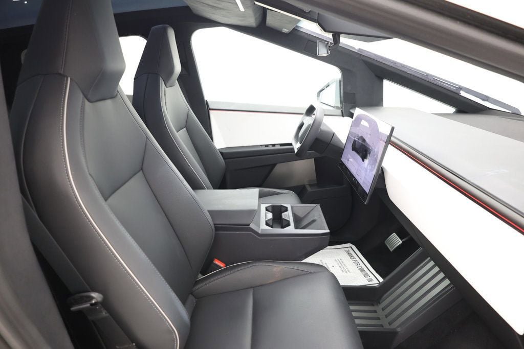 Used 2024 Tesla Cybertruck AWD Crew Cab image 28