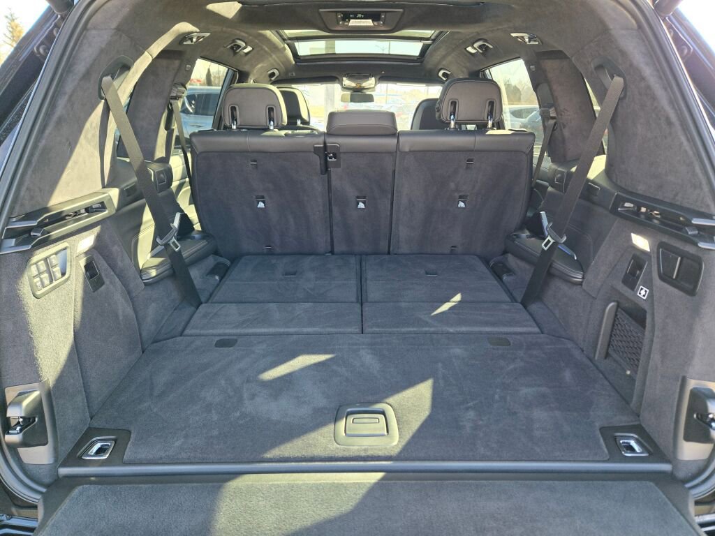 Used 2024 BMW X7 M60i w/ Executive Package image 28