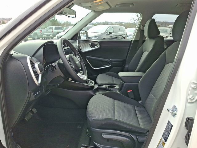 Used 2025 Kia Soul LX w/ LX Technology Package image 14