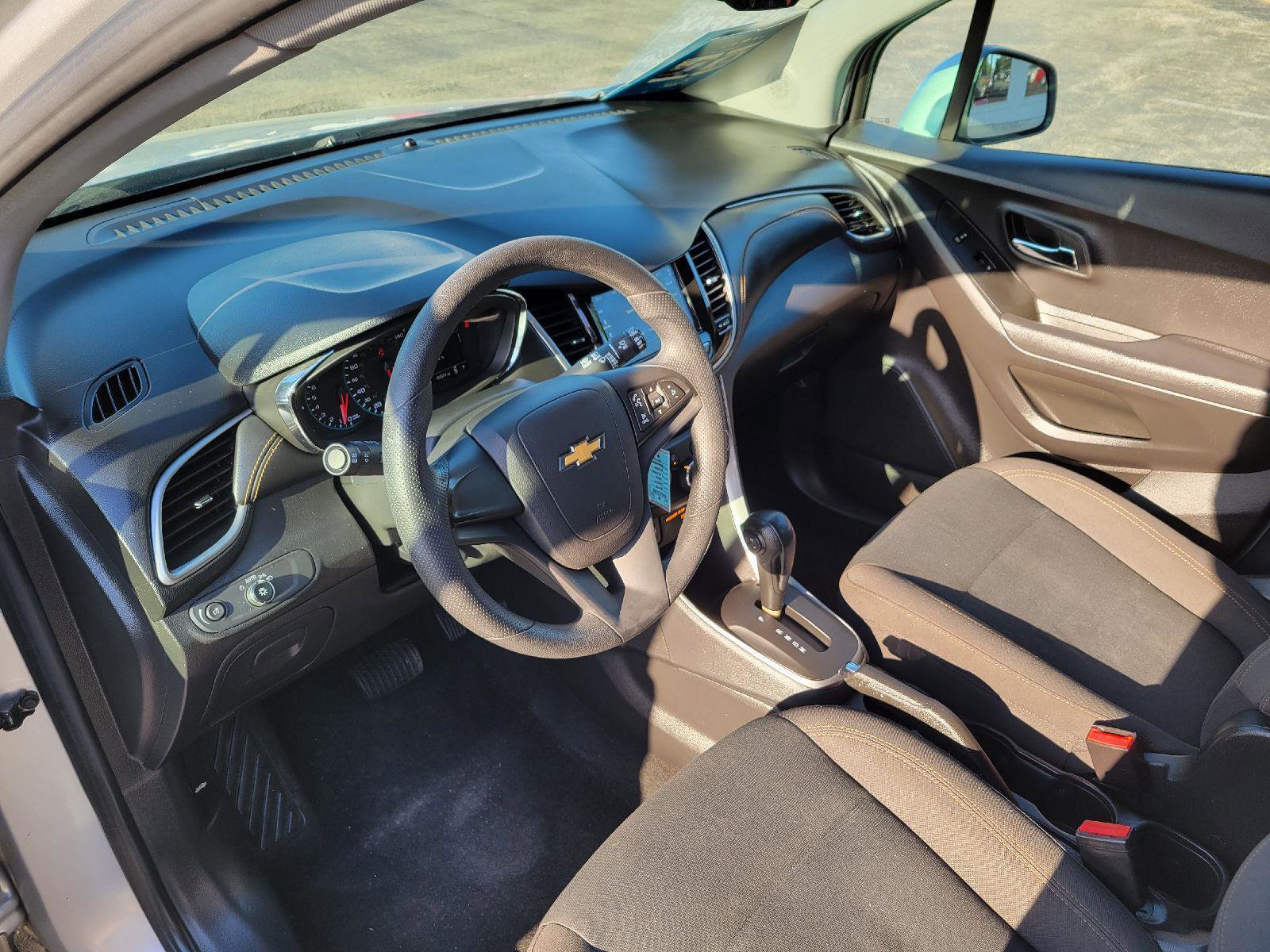Used 2018 Chevrolet Trax LS FWD image 5
