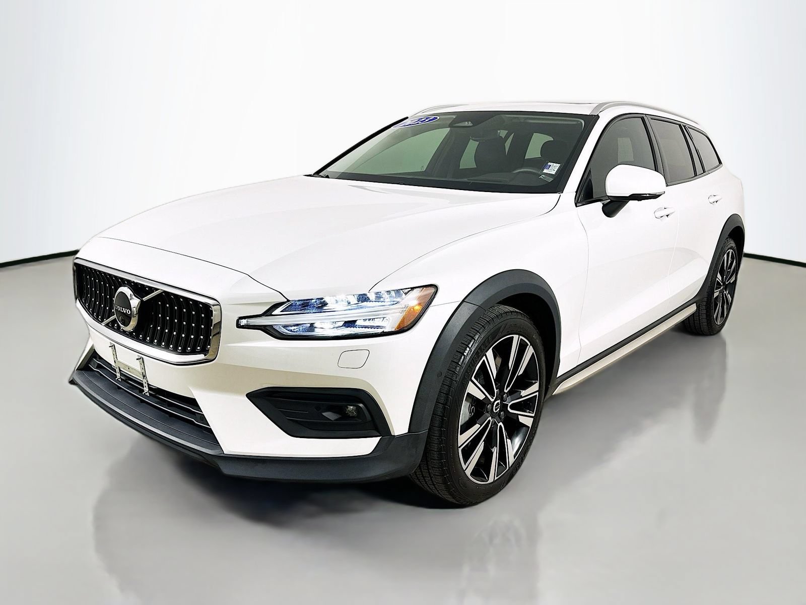 Used 2023 Volvo V60 B5 Cross Country Ultimate w/ Climate Package