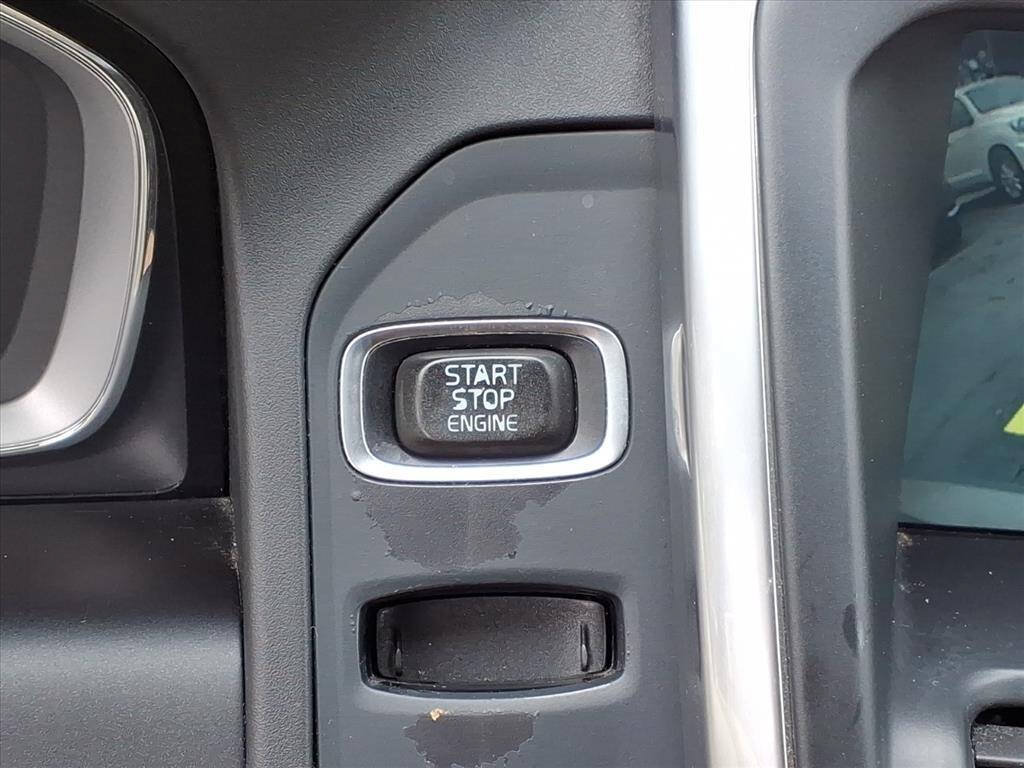 Used 2015 Volvo XC60 T5 Platinum FWD image 22