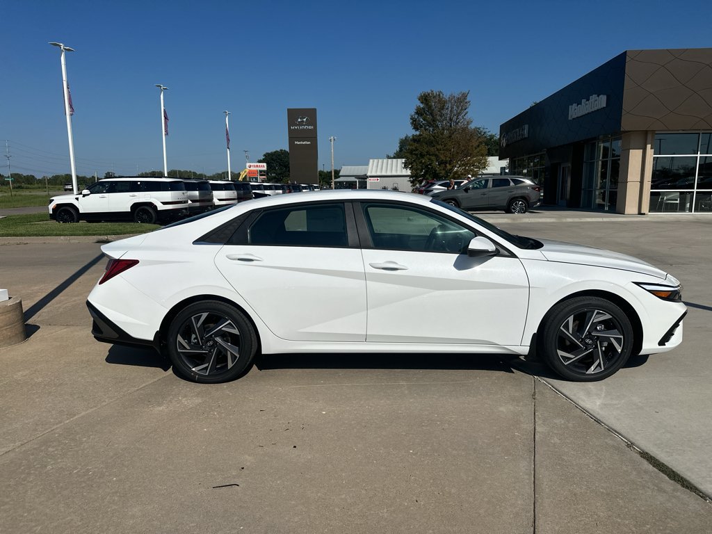 New 2026 Hyundai Elantra Limited FWD image 12