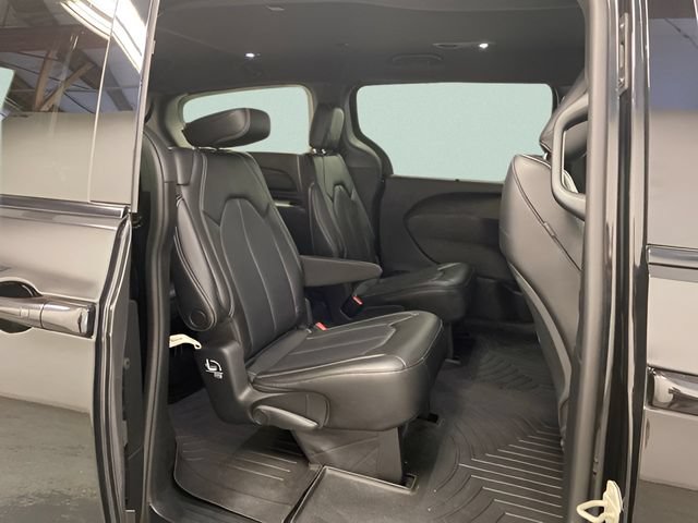 Used 2023 Chrysler Pacifica Touring-L w/ S Appearance Package AWD/4WD image 28