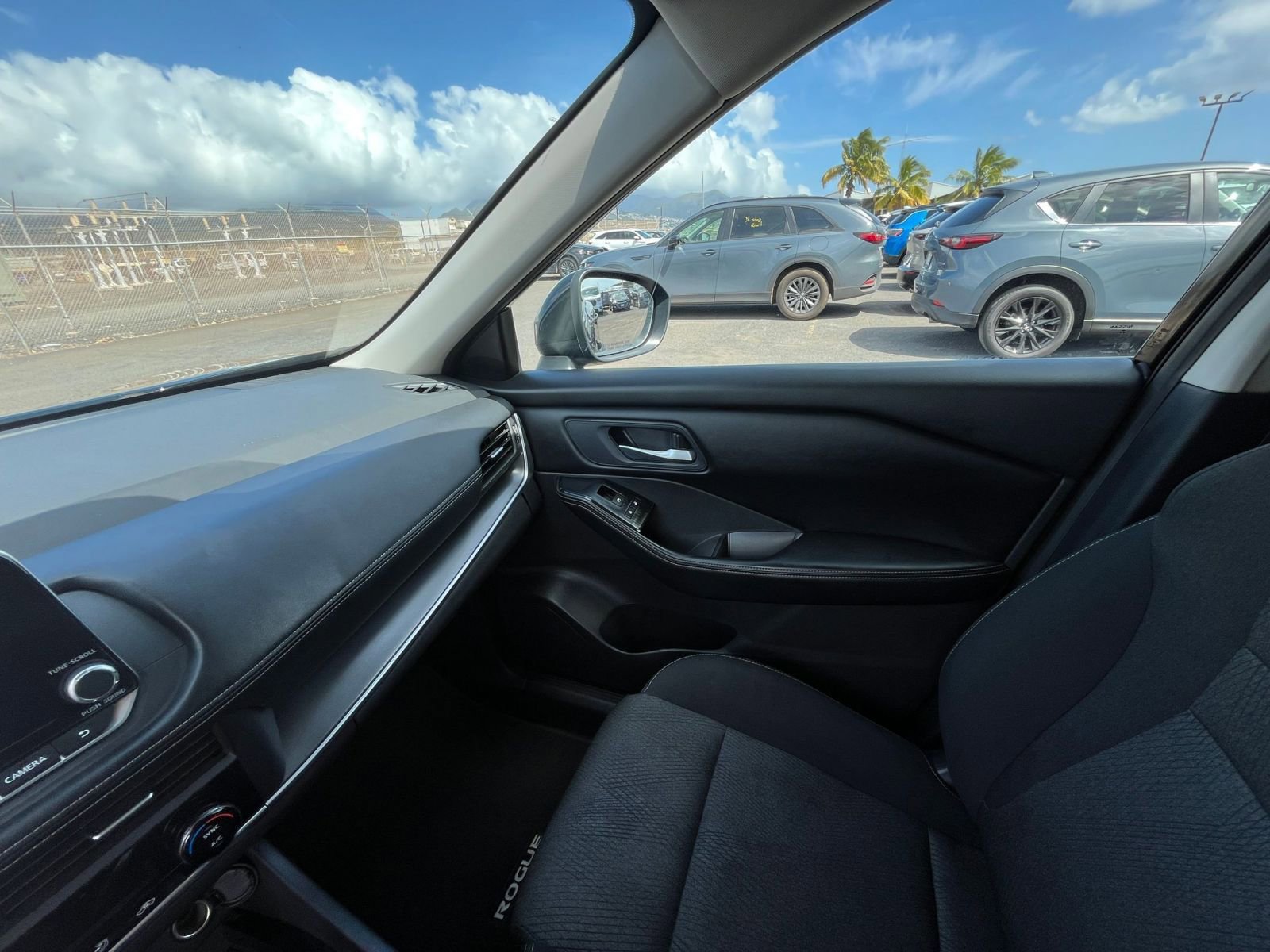 Used 2025 Nissan Rogue SV image 33