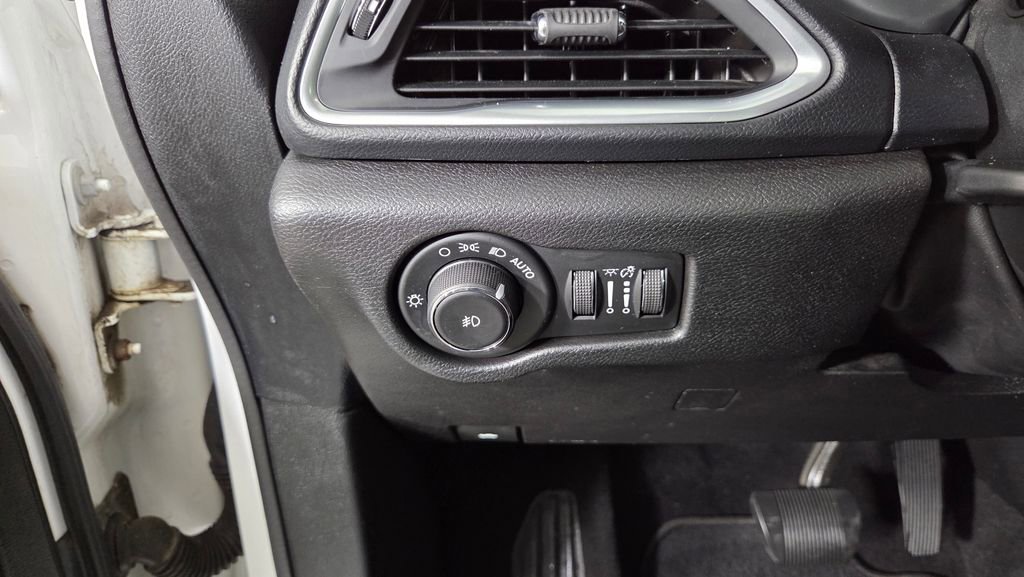 Used 2018 Chrysler Pacifica Touring-L Plus w/ S Appearance Package FWD image 20