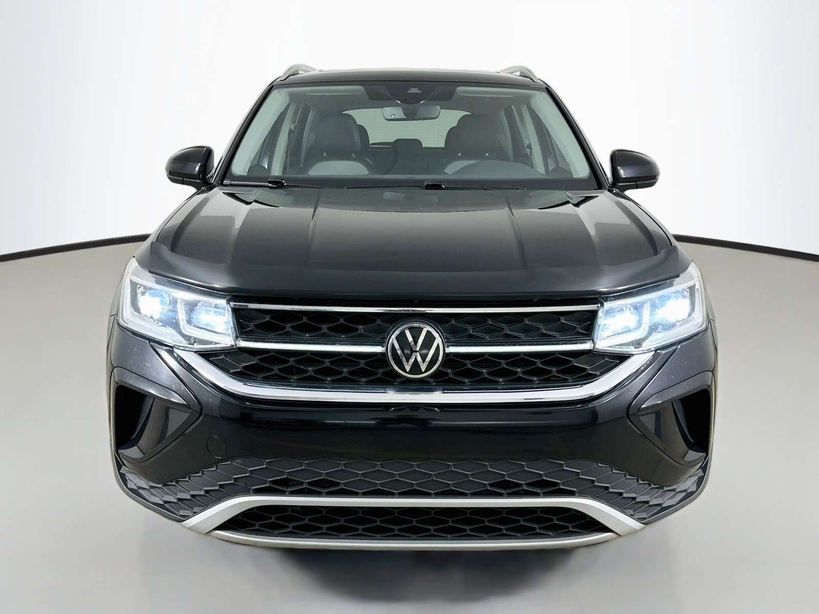 Used 2022 Volkswagen Taos SEL AWD/4WD image 2