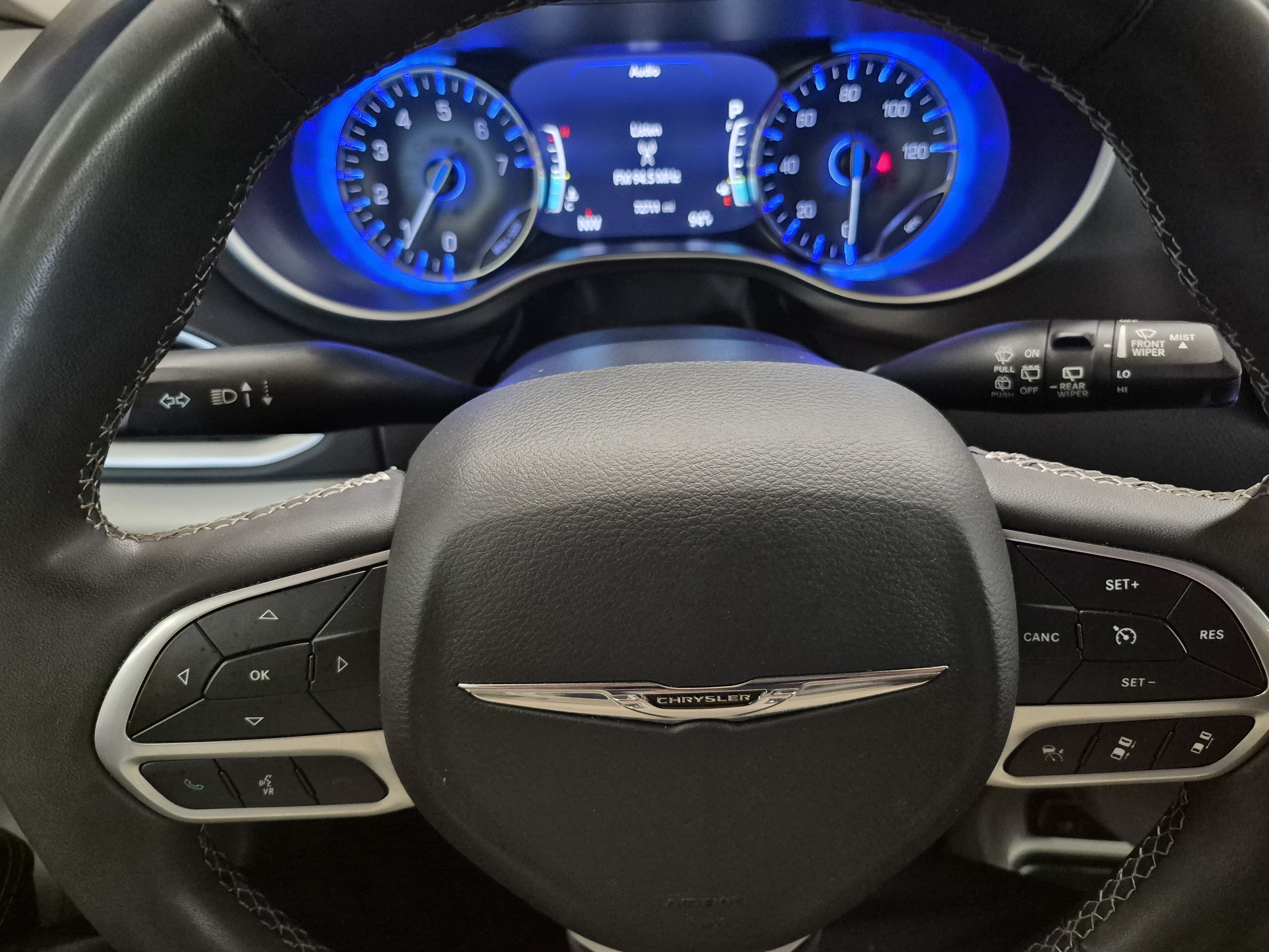 Used 2023 Chrysler Pacifica Touring-L FWD image 25