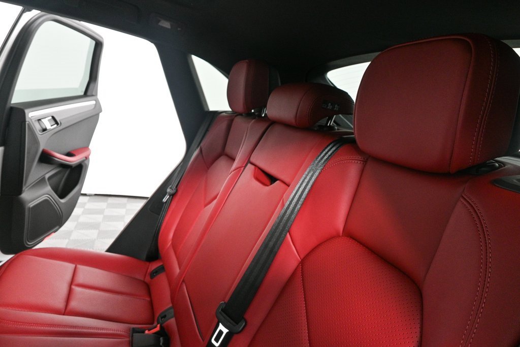 Certified 2025 Porsche Macan image 21