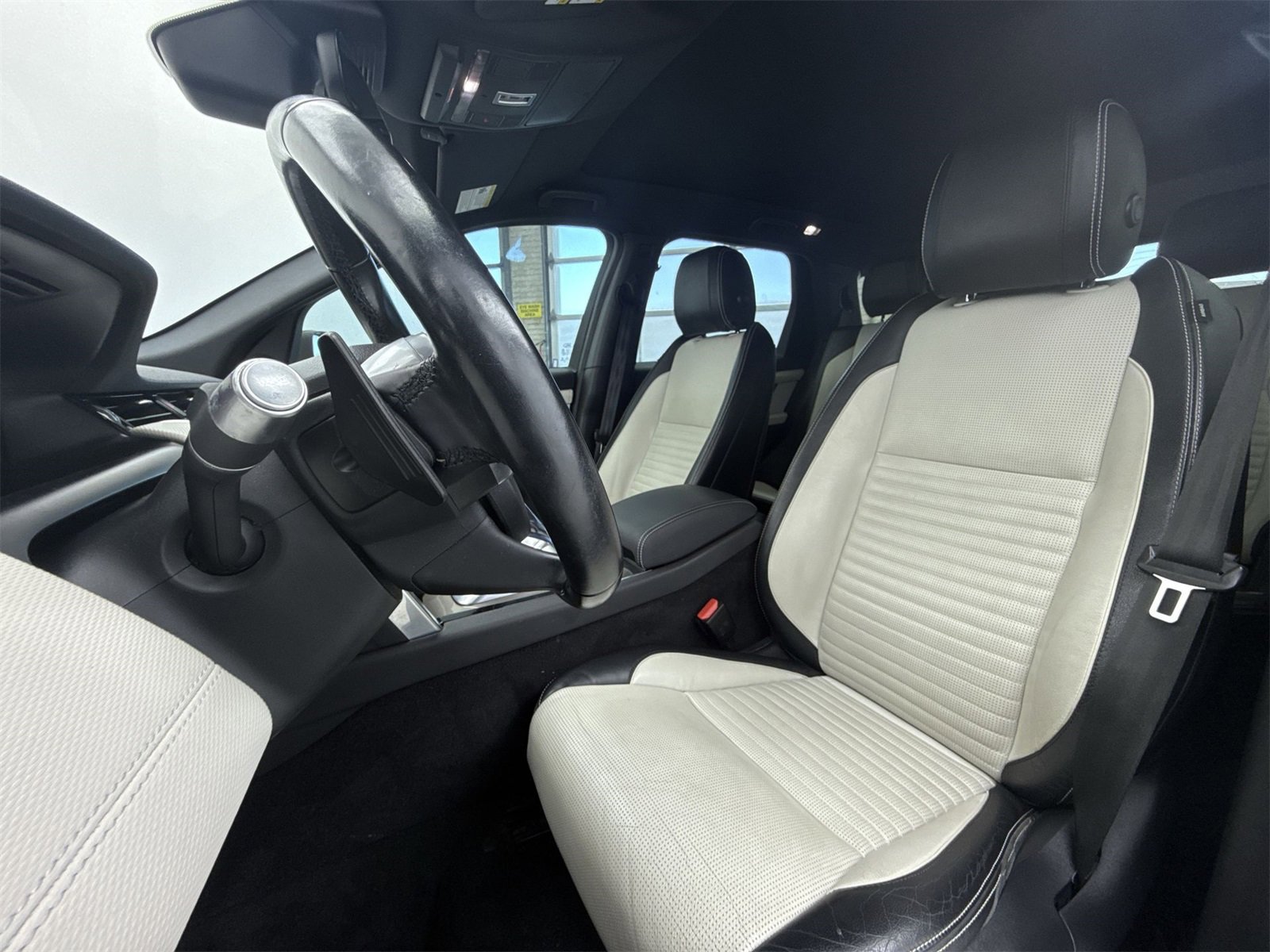 Used 2020 Land Rover Discovery Sport SE R-Dynamic image 10