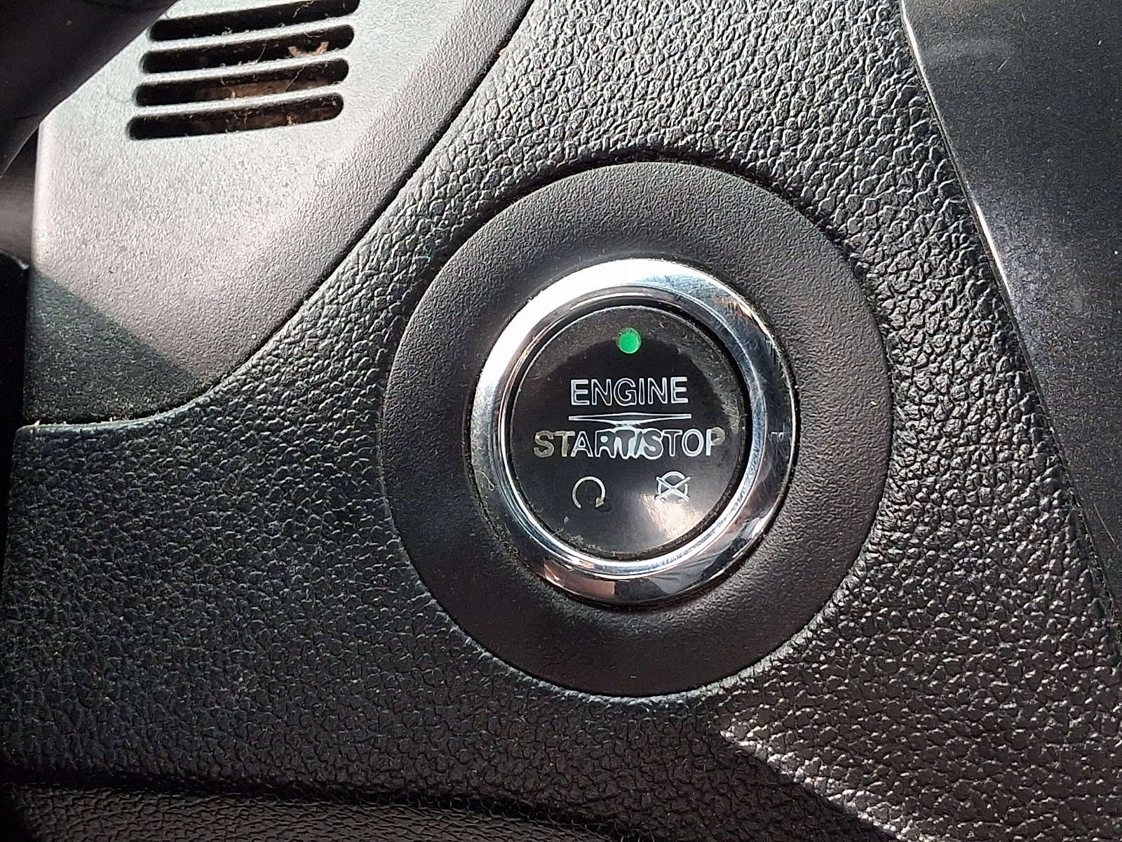 Used 2019 Ford Explorer XLT AWD/4WD image 25