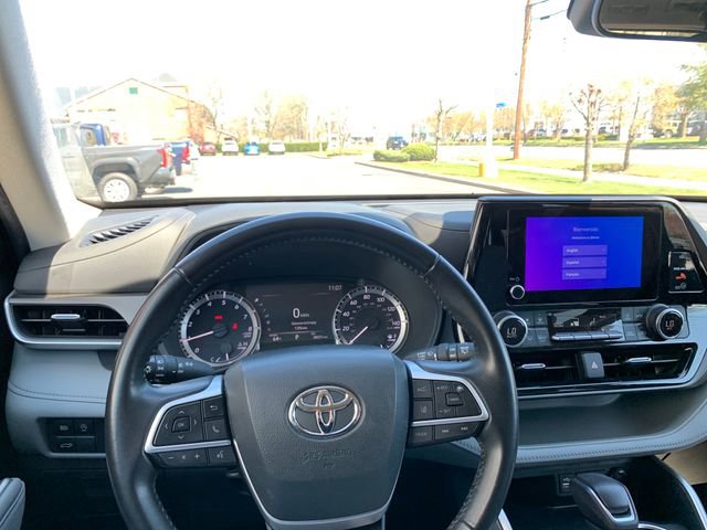 Used 2023 Toyota Highlander LE image 16